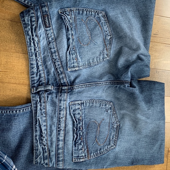 Washed Out Blue Y2K "Silver Jeans" Low Waisted Flared Jeans - Picture 6 of 10